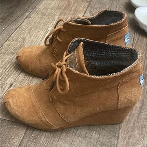 TOMS wedges